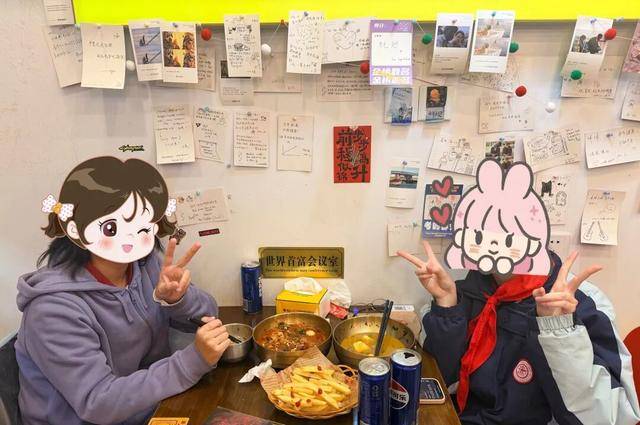 版“大学路”一条街的温暖“突围”CQ9电子最新网站冬夜里的闵行(图5)