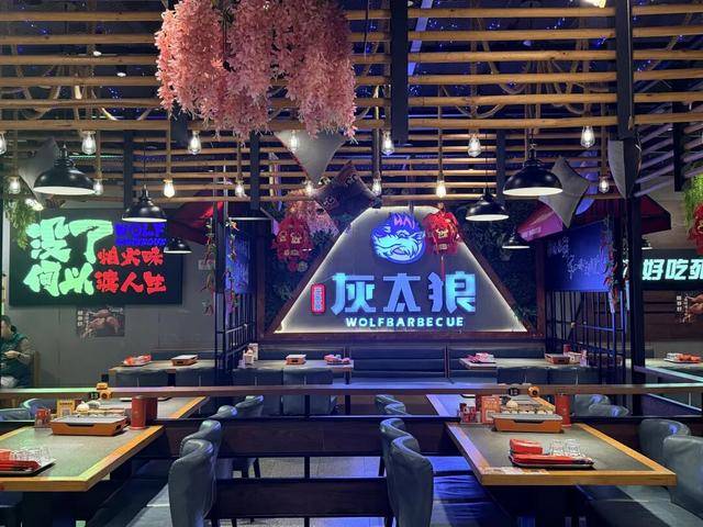 版“大学路”一条街的温暖“突围”CQ9电子最新网站冬夜里的闵行(图9)